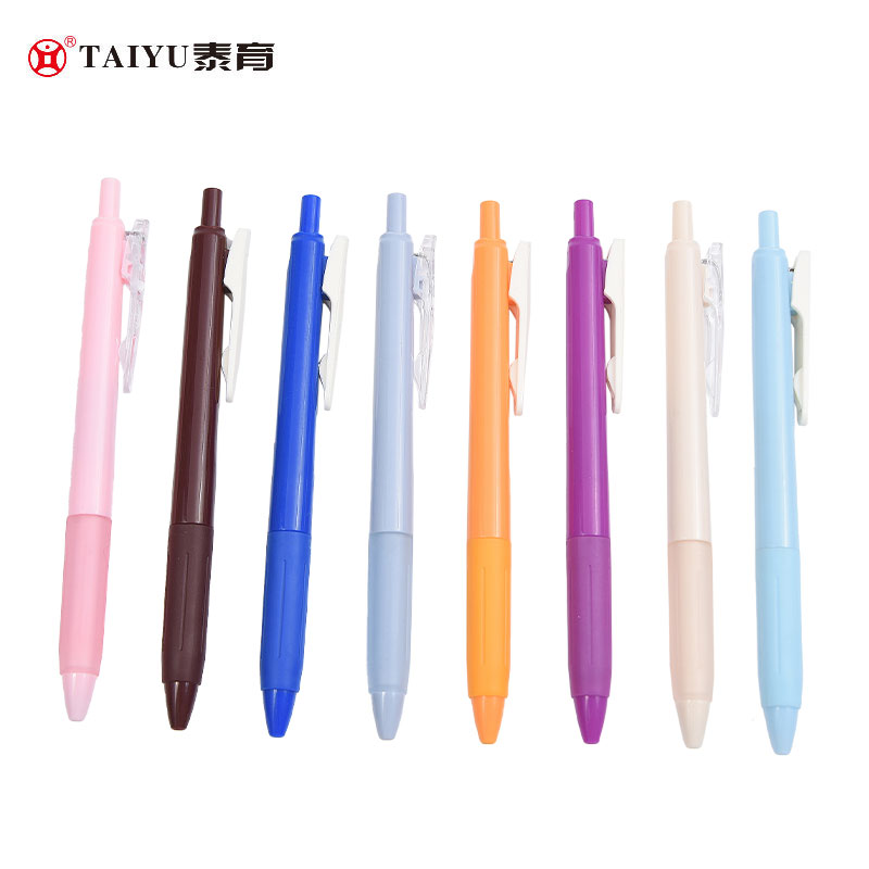 Os alunos usam caneta esferográfica roll com suporte para caneta multicolorida de estilo clássico